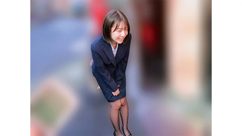 「素人美少女とリモコンバイブお散歩10-黒パンストOL編-「もう我慢できません…//」人ごみの中、黒パンスト美脚ガクブル震わせイキまくってしまうOLたち！人生初の羞恥プレイでまさかのエロスイッチオン！車移動中も大胆カーオナニー！最後はホテルで心行くまで生セックス！」湊波流 スイッチオン