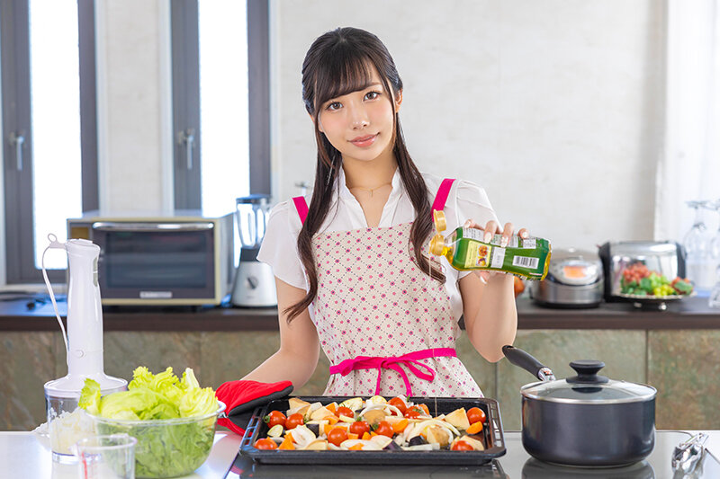 画面の外ではイキまくり 笑顔で絶品グルメを完成させた美しすぎる料理研究家(23)のクッキング動画