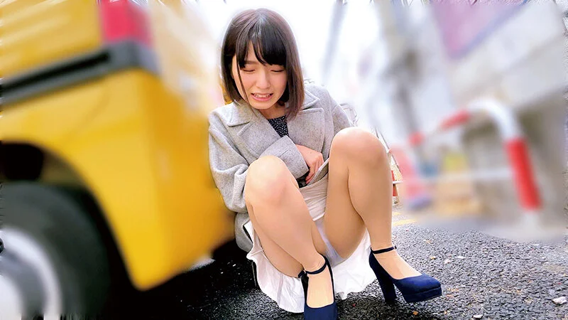 「素人美少女とリモコンバイブお散歩 5 ーSBY区編ー「もう我慢できません…//」人混みの中ビクビク震えてイキまくってしまう女子たち!人生初の羞恥プレイでまさかのエロスイッチオン!車移動中も大胆カーオナニー!最後は近くのスタジオで心行くまで生セックス!」倉本すみれ イク