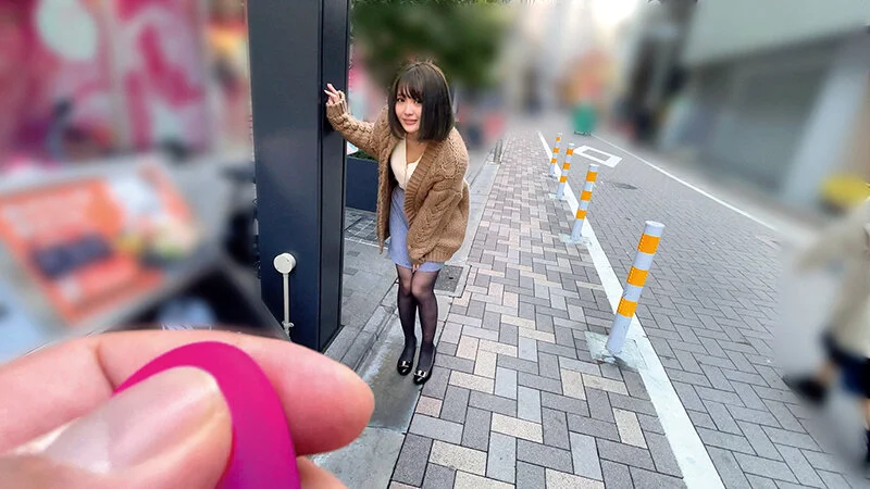 「素人美少女とリモコンバイブお散歩 5 ーSBY区編ー「もう我慢できません…//」人混みの中ビクビク震えてイキまくってしまう女子たち!人生初の羞恥プレイでまさかのエロスイッチオン!車移動中も大胆カーオナニー!最後は近くのスタジオで心行くまで生セックス!」音琴るい かがむ