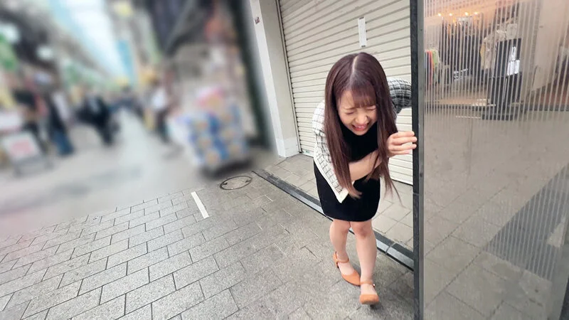 「素人美少女とリモコンバイブお散歩 6 ーSBY&SGN区編ー「もう我慢できません…//」人混みの中ビクビク震えてイキまくってしまう女子たち!人生初の羞恥プレイでまさかのエロスイッチオン!車移動中も大胆カーオナニー!最後は近くのスタジオで心行くまで生セックス!」深月めい 感じてる