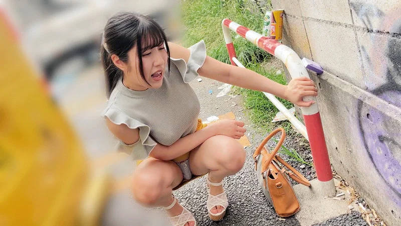 「素人美少女とリモコンバイブお散歩3ーNK&SBY区編ー「もう我慢できません…//」人混みの中ビクビク震えてイキまくってしまう女子たち!人生初の羞恥プレイでまさかのエロスイッチオン!車移動中も大胆カーオナニー!最後は近くのスタジオで心行くまで生セックス!」辻さくら スイッチオン