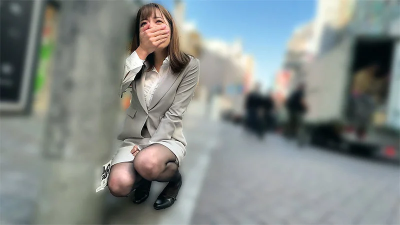 『素人美少女とリモコンバイブお散歩9ー黒パンストOL編ー「もう我慢できません…//」人ごみの中、黒パンスト美脚ガクブル震わせイキまくってしまうOLたち!人生初の羞恥プレイでまさかのエロスイッチオン!車移動中も大胆カーオナニー!最後はホテルで心行くまで生セックス!』都月るいさ 散歩中